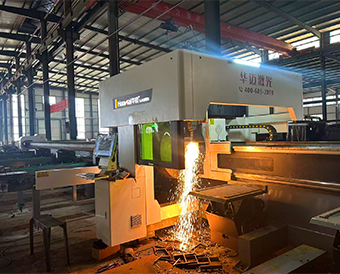 Side-mounted automatic loading laser tube cutting machine