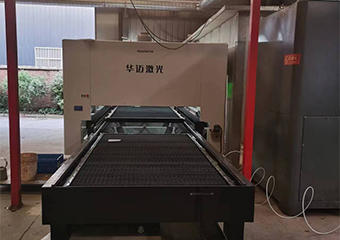 Enclosed Laser Plate Cutting Machine with Dust Collection and Shuttle Table
